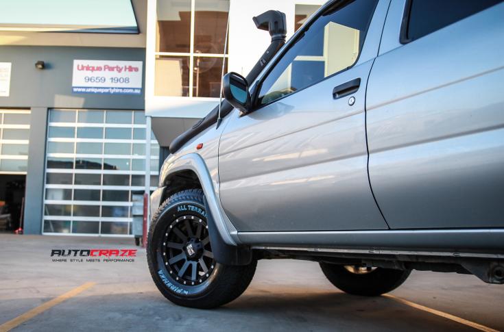 NISSAN PATHFINDER HEIST SATIN BLACK
